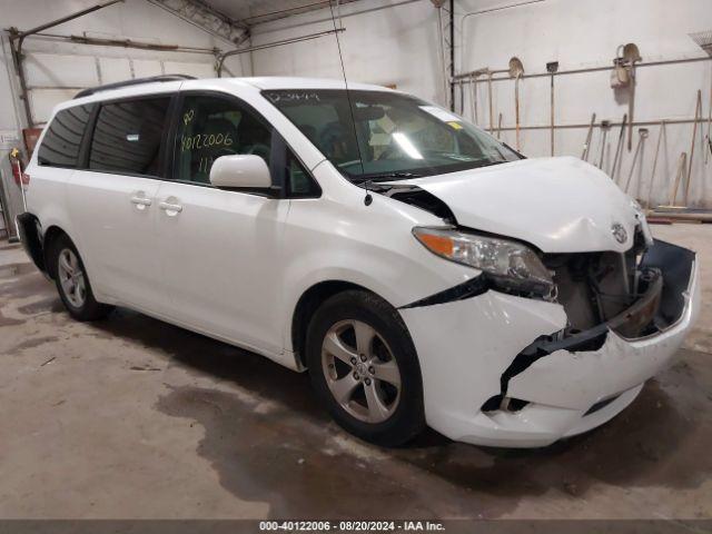  Salvage Toyota Sienna