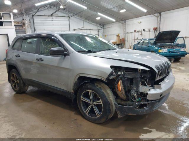  Salvage Jeep Cherokee