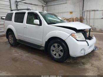  Salvage Nissan Pathfinder
