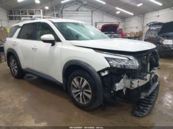  Salvage Nissan Pathfinder