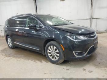  Salvage Chrysler Pacifica