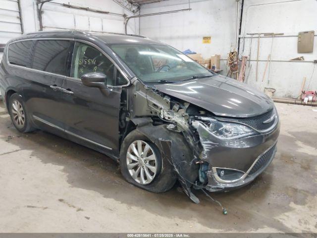  Salvage Chrysler Pacifica