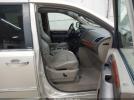 Chrysler Town & Country Limited Image 8