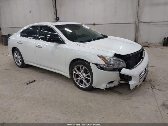  Salvage Nissan Maxima