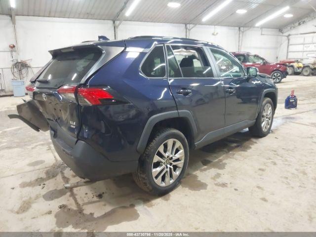 Toyota RAV4 Xle Premium Image 4