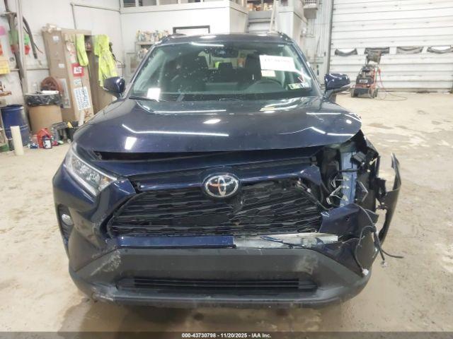 Toyota RAV4 Xle Premium Image 9