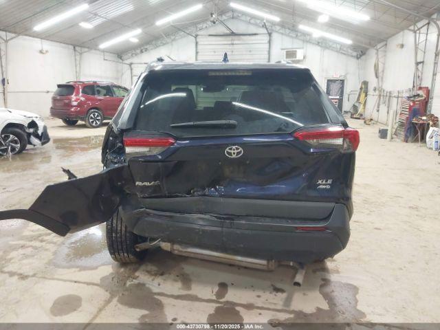 Toyota RAV4 Xle Premium Image 15