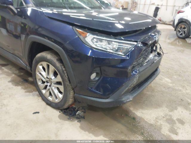 Toyota RAV4 Xle Premium Image 3