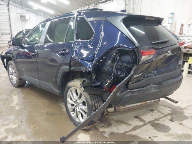 Toyota RAV4 Xle Premium Image 17