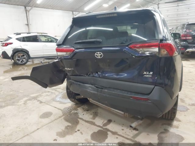 Toyota RAV4 Xle Premium Image 19