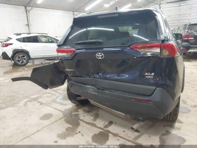 Toyota RAV4 Xle Premium Image 19
