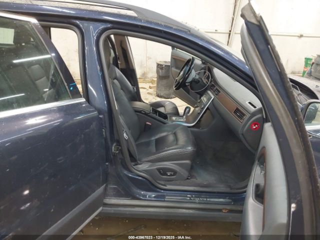 Volvo XC70 3.2 Image 2