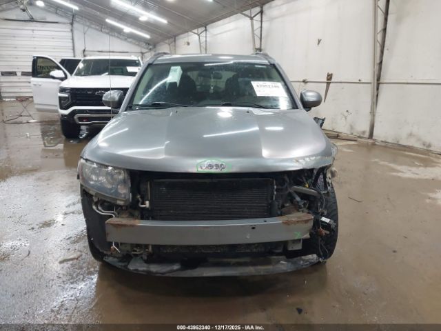 Jeep Compass Latitude Image 9