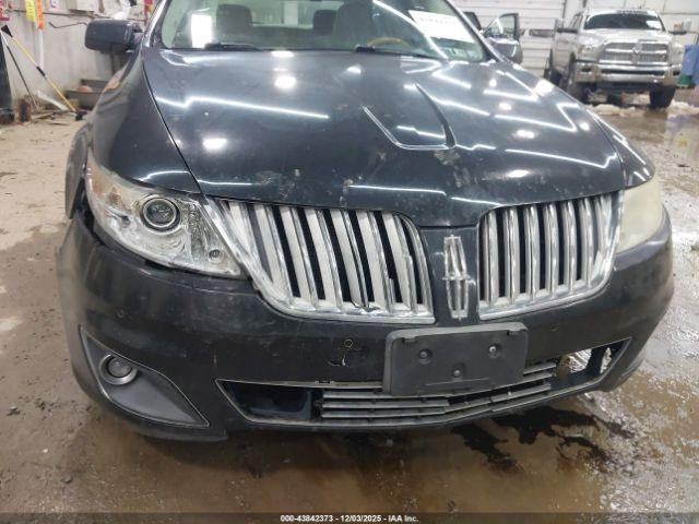 Lincoln MKS Image 15