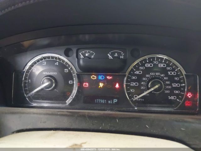 Lincoln MKS Image 13