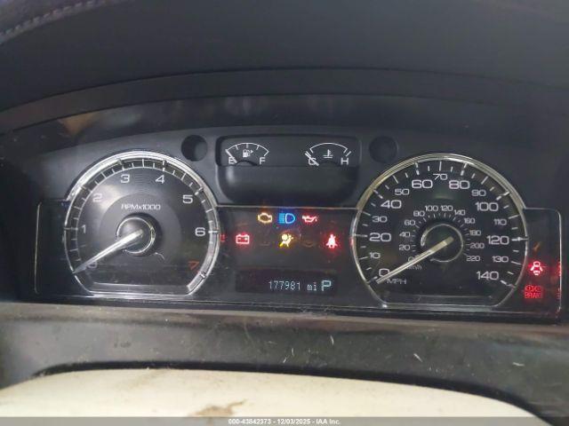 Lincoln MKS Image 13