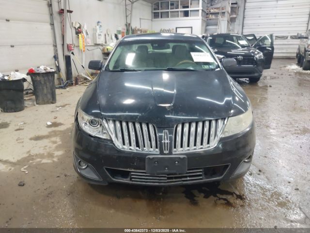 Lincoln MKS Image 11