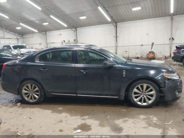 Lincoln MKS Image 5