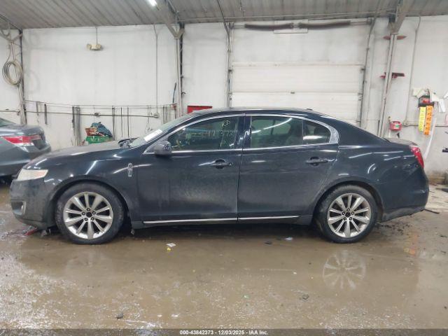 Lincoln MKS Image 9