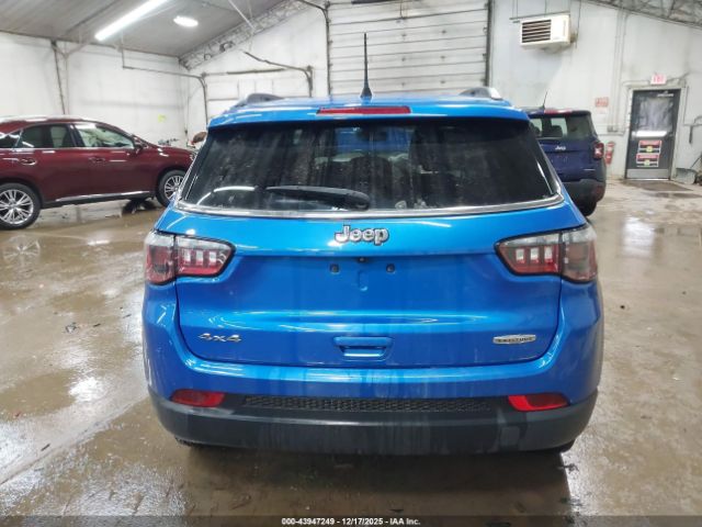 Jeep Compass Latitude 4x4 Image 6