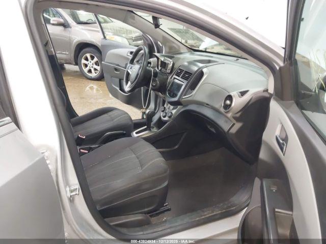 Chevrolet Sonic Lt Auto Image 5