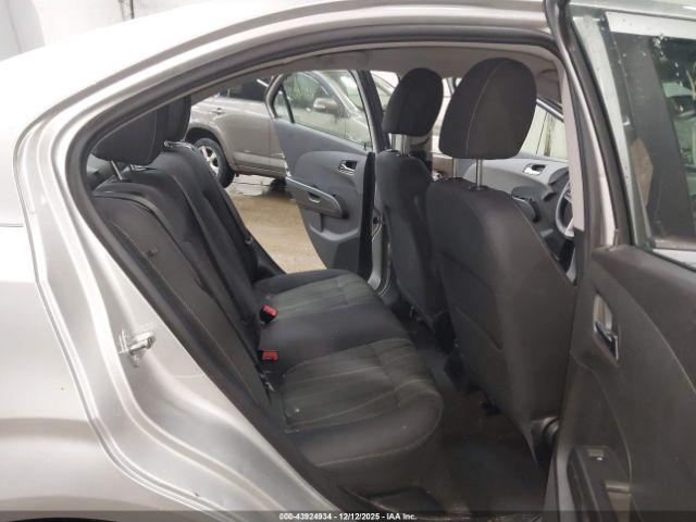 Chevrolet Sonic Lt Auto Image 11