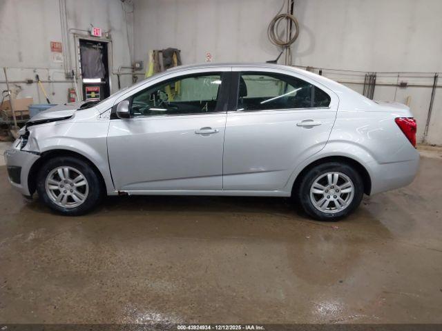 Chevrolet Sonic Lt Auto Image 10