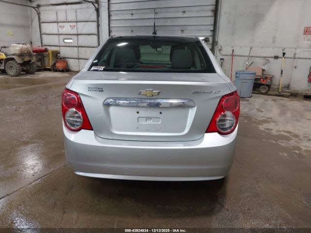 Chevrolet Sonic Lt Auto Image 8