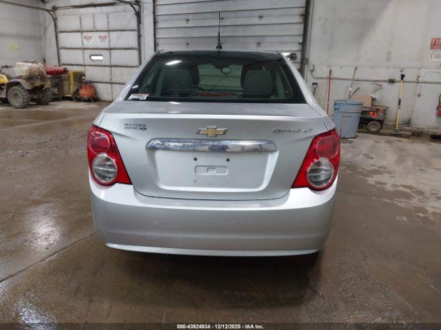 Chevrolet Sonic Lt Auto Image 8