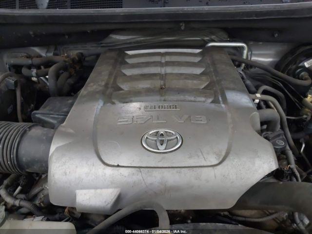 Toyota Sequoia Sr5 5.7l V8 Image 2