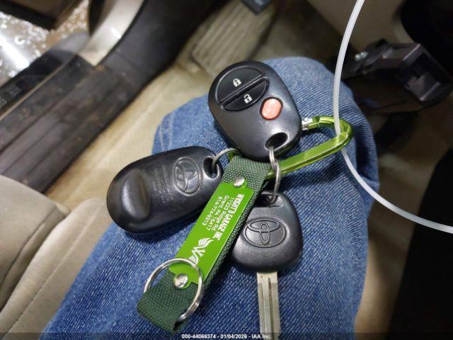 Toyota Sequoia Sr5 5.7l V8 Image 12