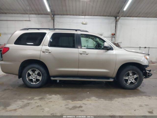 Toyota Sequoia Sr5 5.7l V8 Image 9