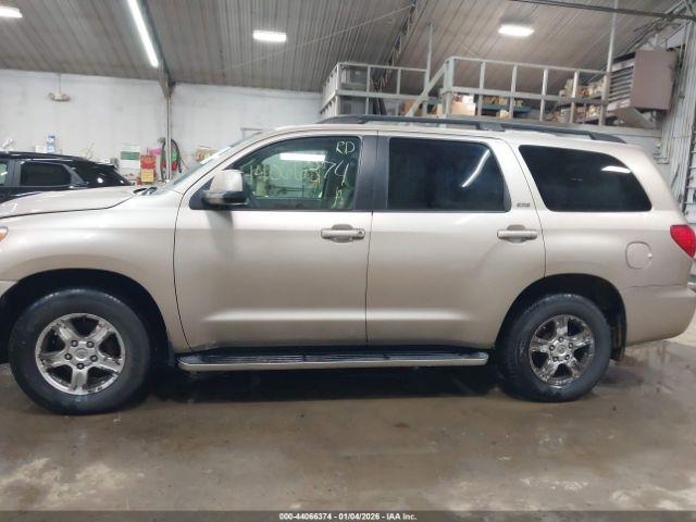 Toyota Sequoia Sr5 5.7l V8 Image 8