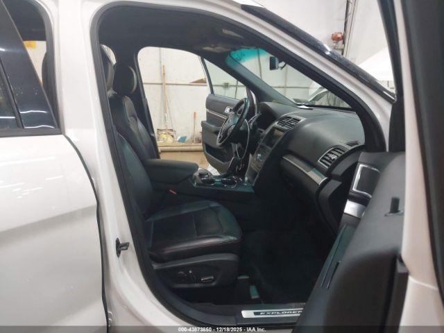 Ford Explorer Sport Image 4