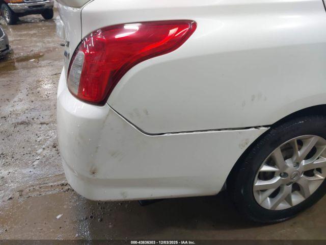 Nissan Versa 1.6 Sv Image 9