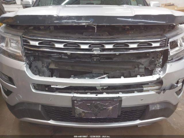 Ford Explorer Limited Image 4