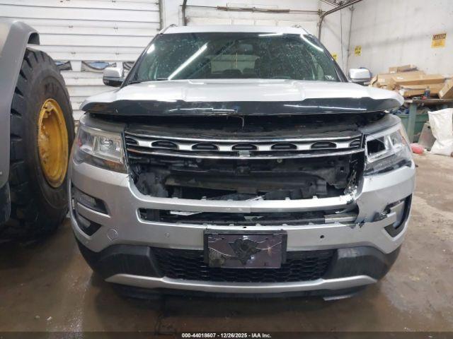 Ford Explorer Limited Image 7