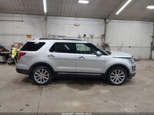 Ford Explorer Limited Image 8