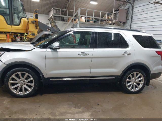 Ford Explorer Limited Image 10