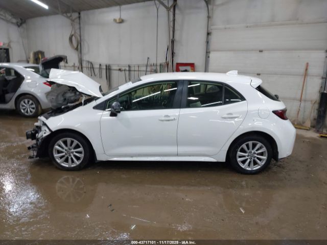 Toyota Corolla Se Image 8