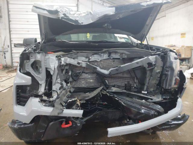 Chevrolet Silverado 1500 4wd  Short Bed Custom Trail Boss Image 17