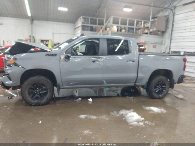 Chevrolet Silverado 1500 4wd  Short Bed Custom Trail Boss Image 3