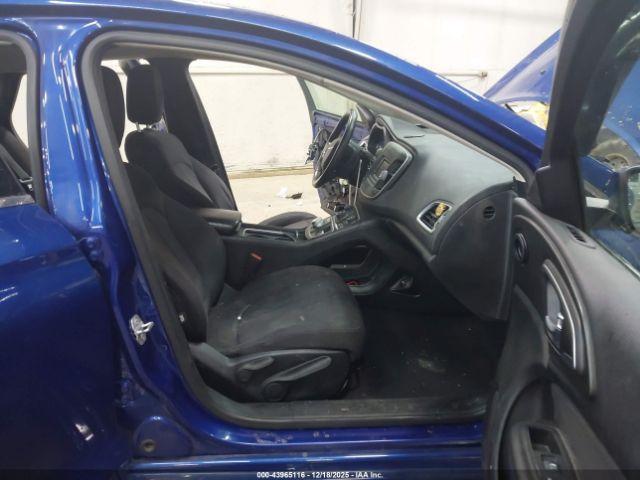 Chrysler 200 Limited Image 16