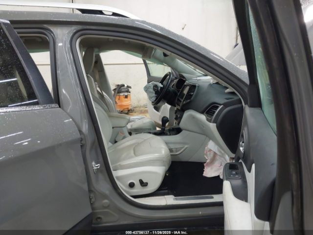 Jeep Cherokee Limited 4x4 Image 5