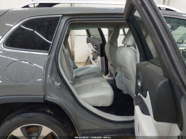 Jeep Cherokee Limited 4x4 Image 7