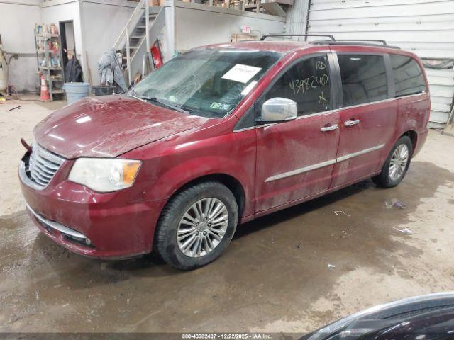 Chrysler Town & Country Touring-l Image 3