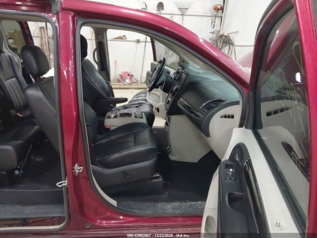 Chrysler Town & Country Touring-l Image 6