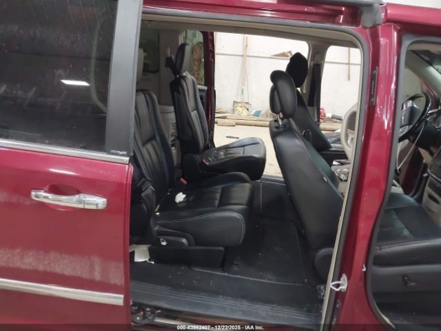 Chrysler Town & Country Touring-l Image 7